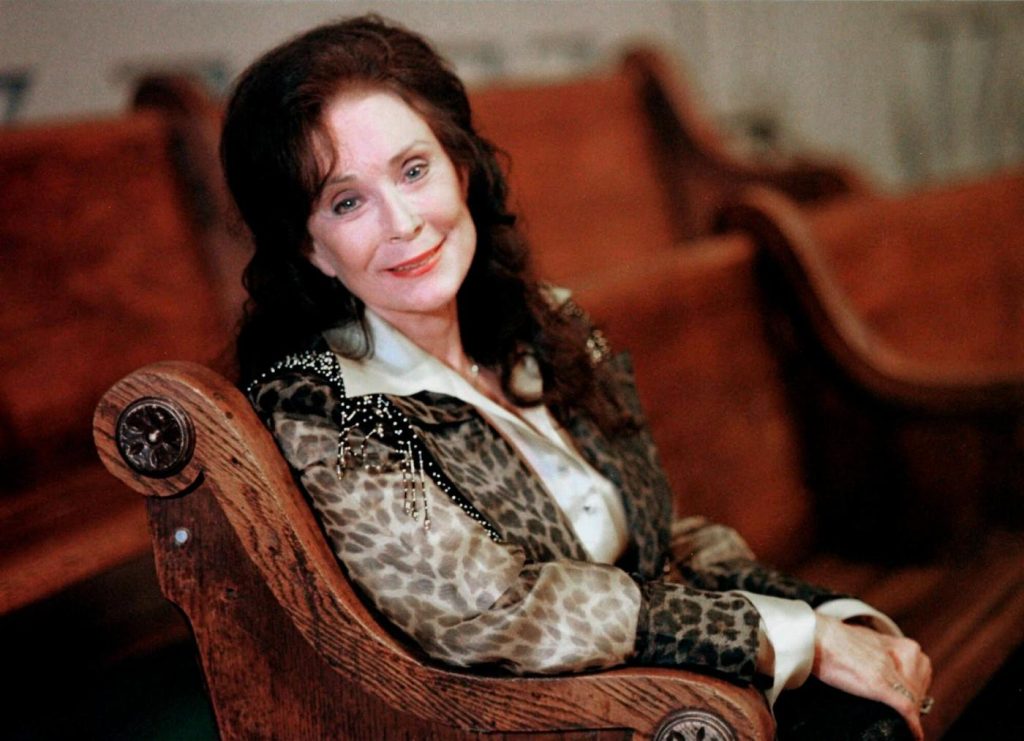 loretta-lynn,-coal-miner’s-daughter-and-country-queen,-dies-at-90