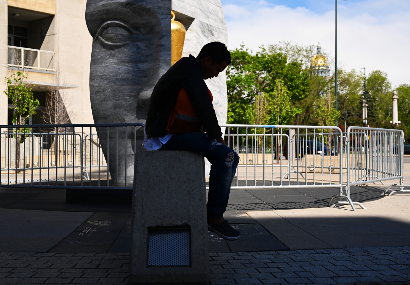 hancock-blasts-texas-governor-for-sending-busload-of-migrants-near-denver’s-civic-center-park