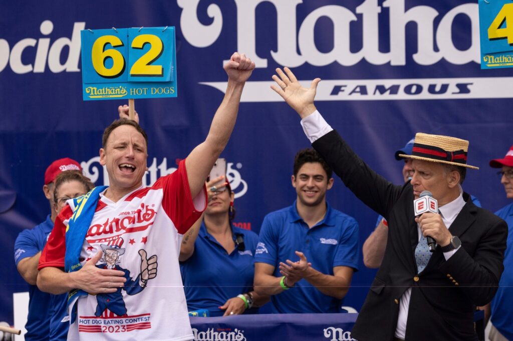 joey-chestnut-shakes-off-rain-delay-and-defends-title-at-nathan’s-fourth-of-july-hot-dog-contest