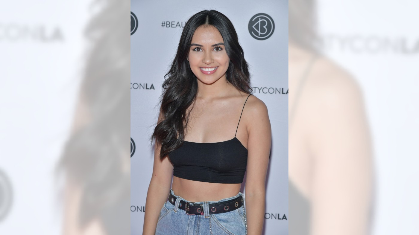 thousands-chatted-with-this-ai-‘virtual-girlfriend.’-then-things-got-even-weirder