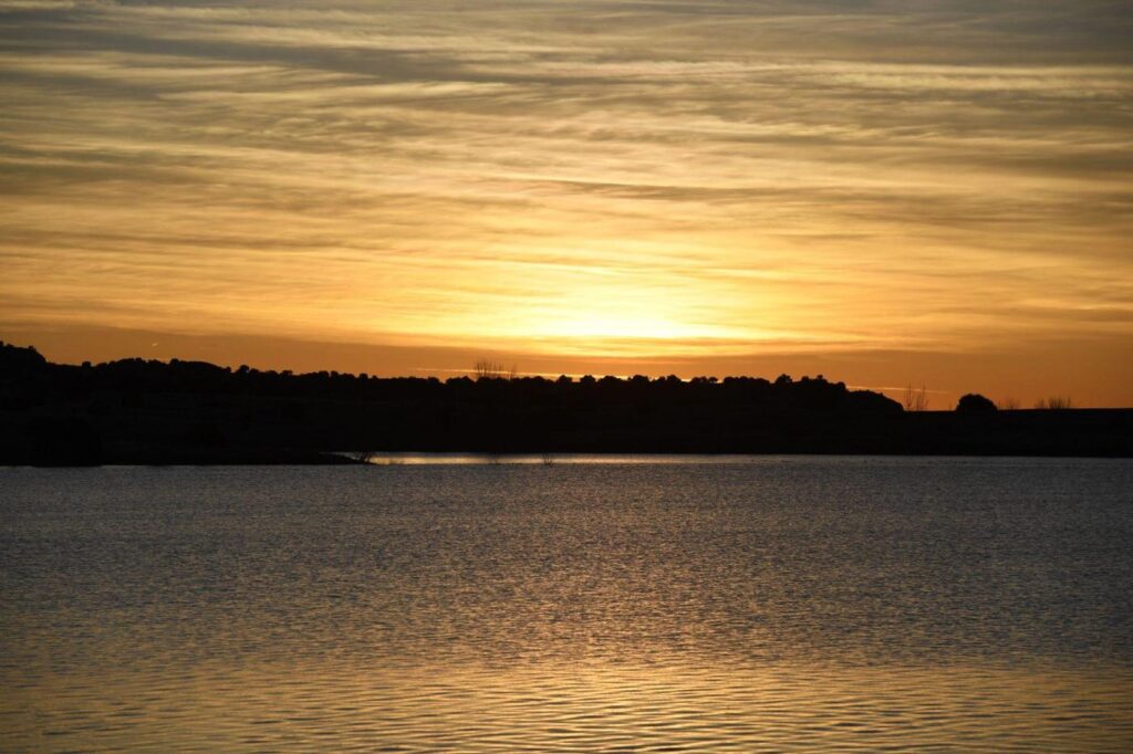 man-dies-when-boat-sinks-on-lake-pueblo,-two-others-rescued