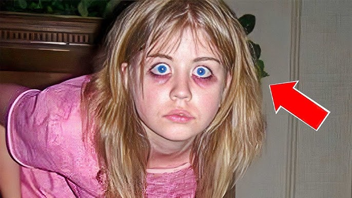 Waitress HATED Customers Years, She Discovers Who He Actually Is and It’s Shocking